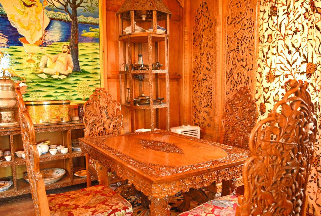 Отель De Laila House Boat By Sterling Сринагар Экстерьер фото
